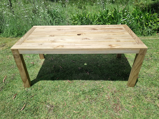 OUTDOOR TABLE