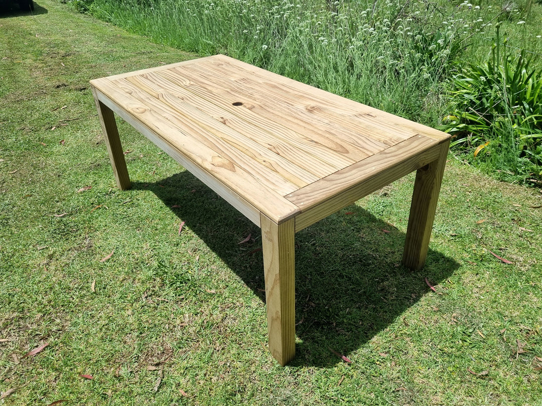 OUTDOOR TABLE