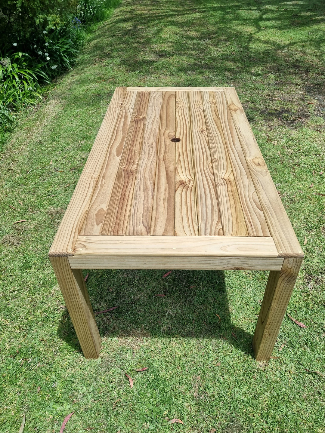 OUTDOOR TABLE