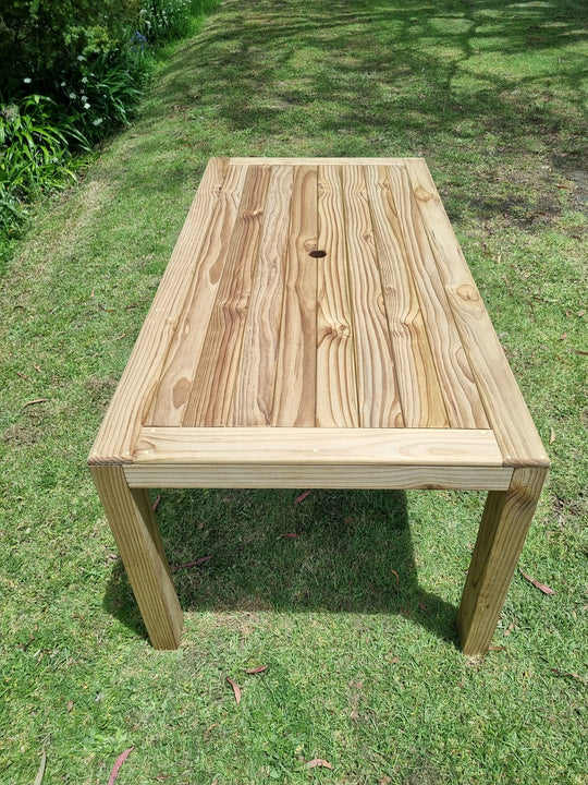 OUTDOOR TABLE